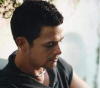 Alejandro Sanz pensando
